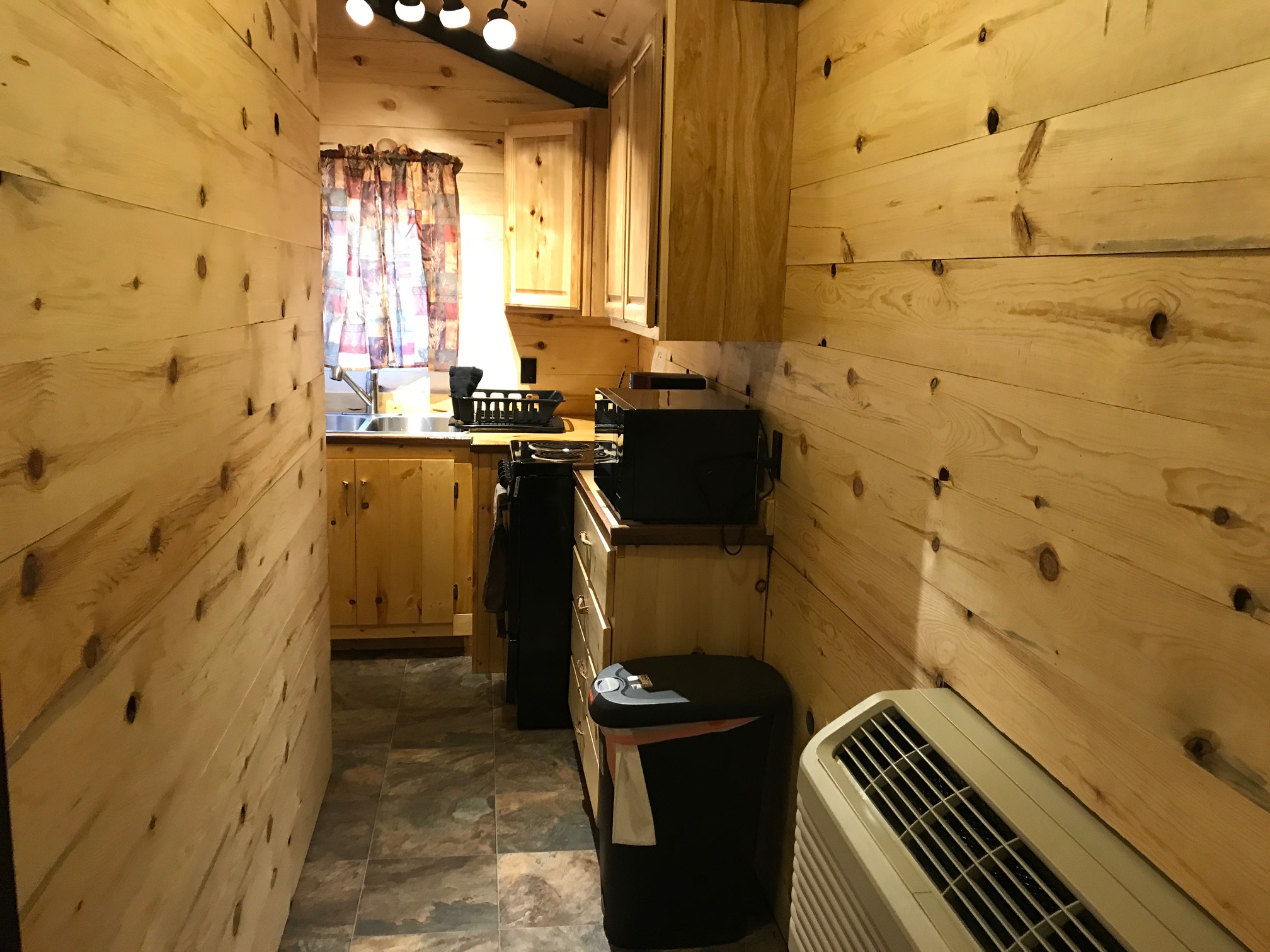 Great Expedition Cabin at Best Bear Lodge & Campground