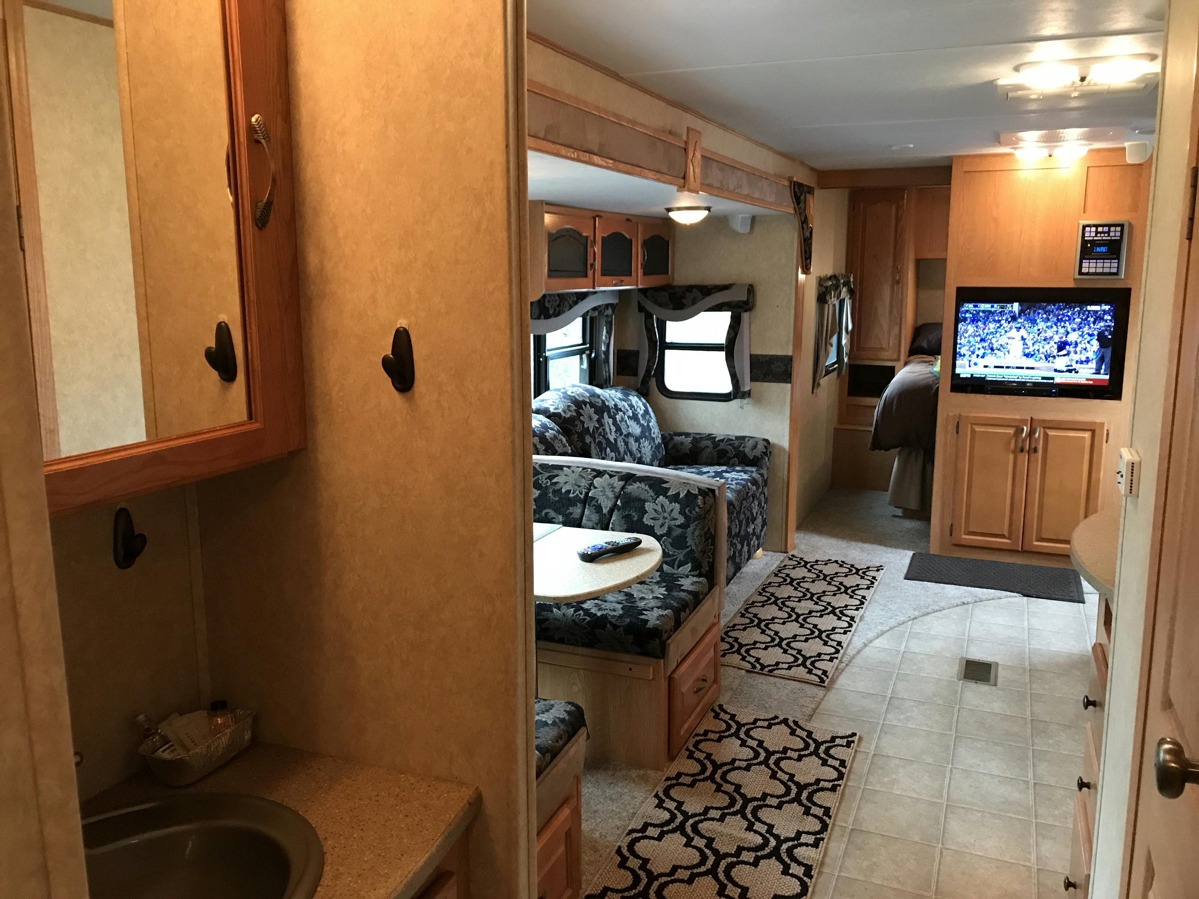 Best Bear Lodge & Campground Accommodations