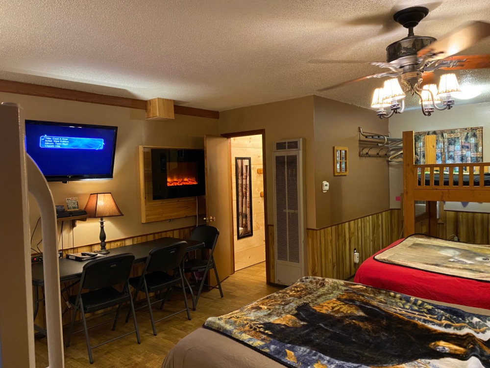 Lodging Room 2, Best Bear Lodge & Campground