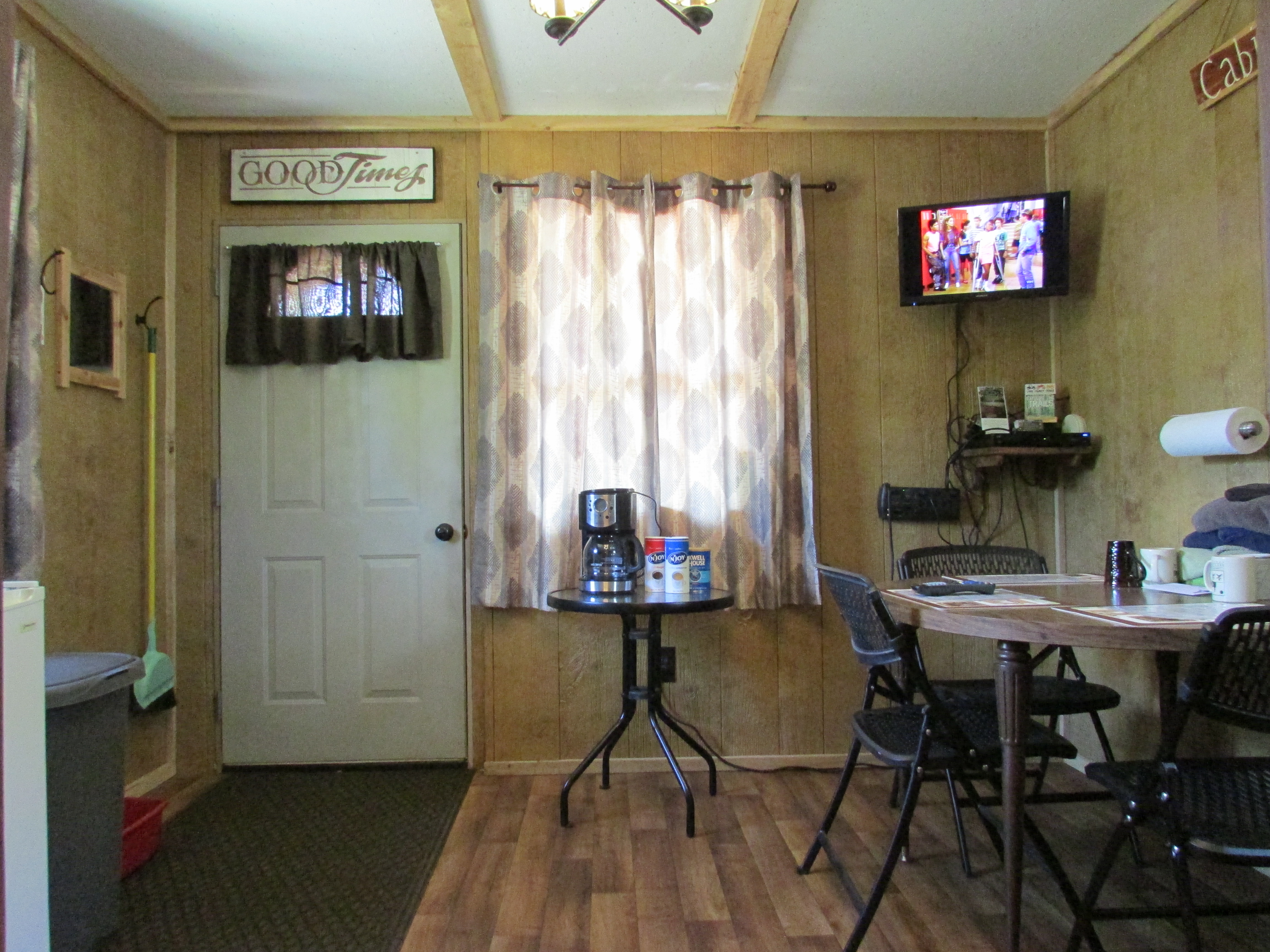 Little Bear Camping Cabin at Best Bear Lodge & Campground