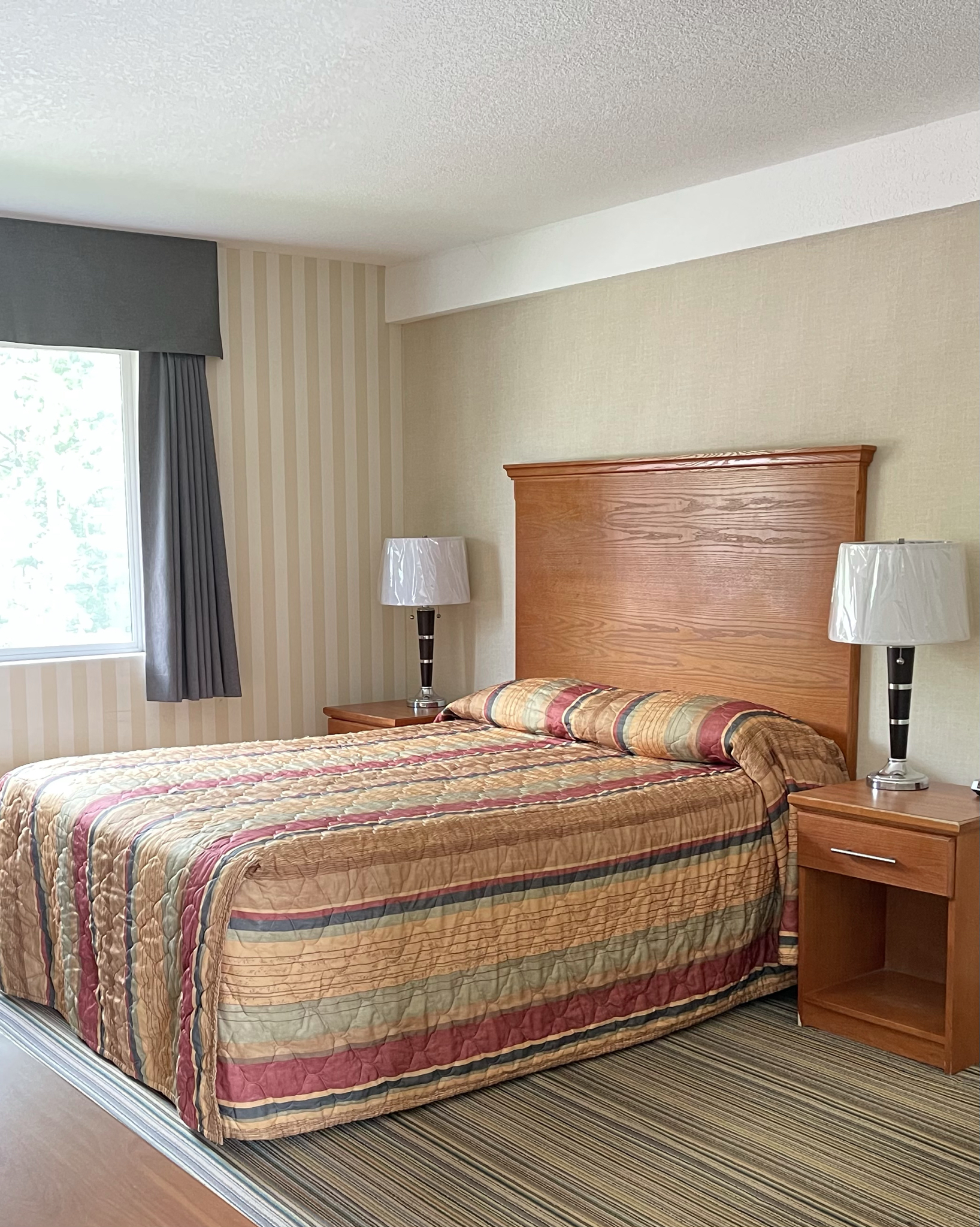 3 Queen Bed with Kitchenette