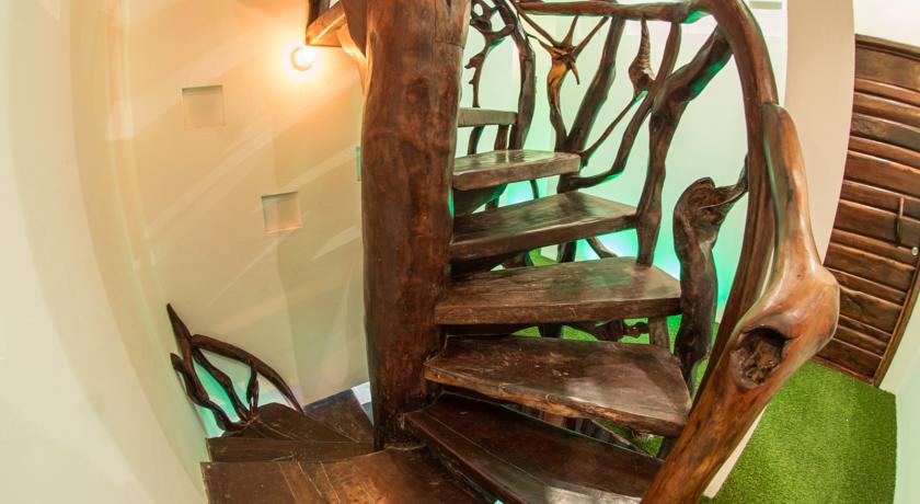 wooden stairs, escaleras de madera