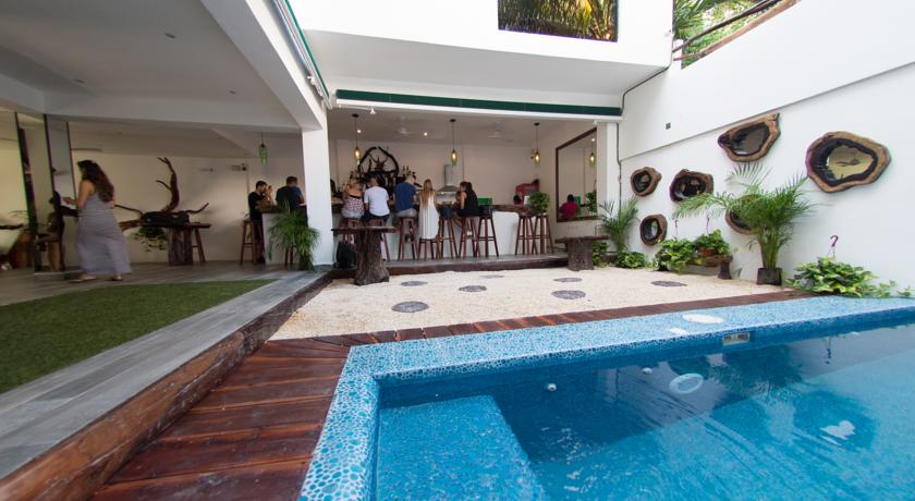 alberca y restaurante, pool and restaurant