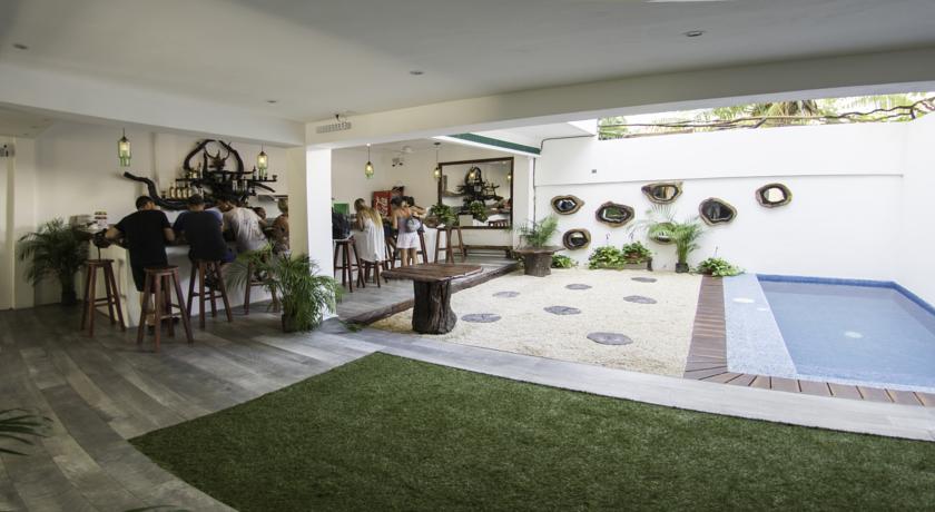 Chill open space and restaurant view