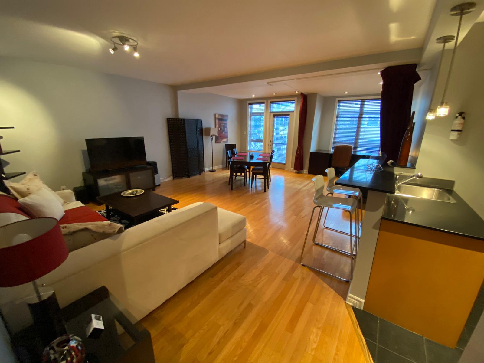 Corporate Suite 301 ApartHotelMontreal AppartHôtelMontréal CITQ 222512 2115 Rue Saint Urbain H2X 2N1 #aparthotelmontreal