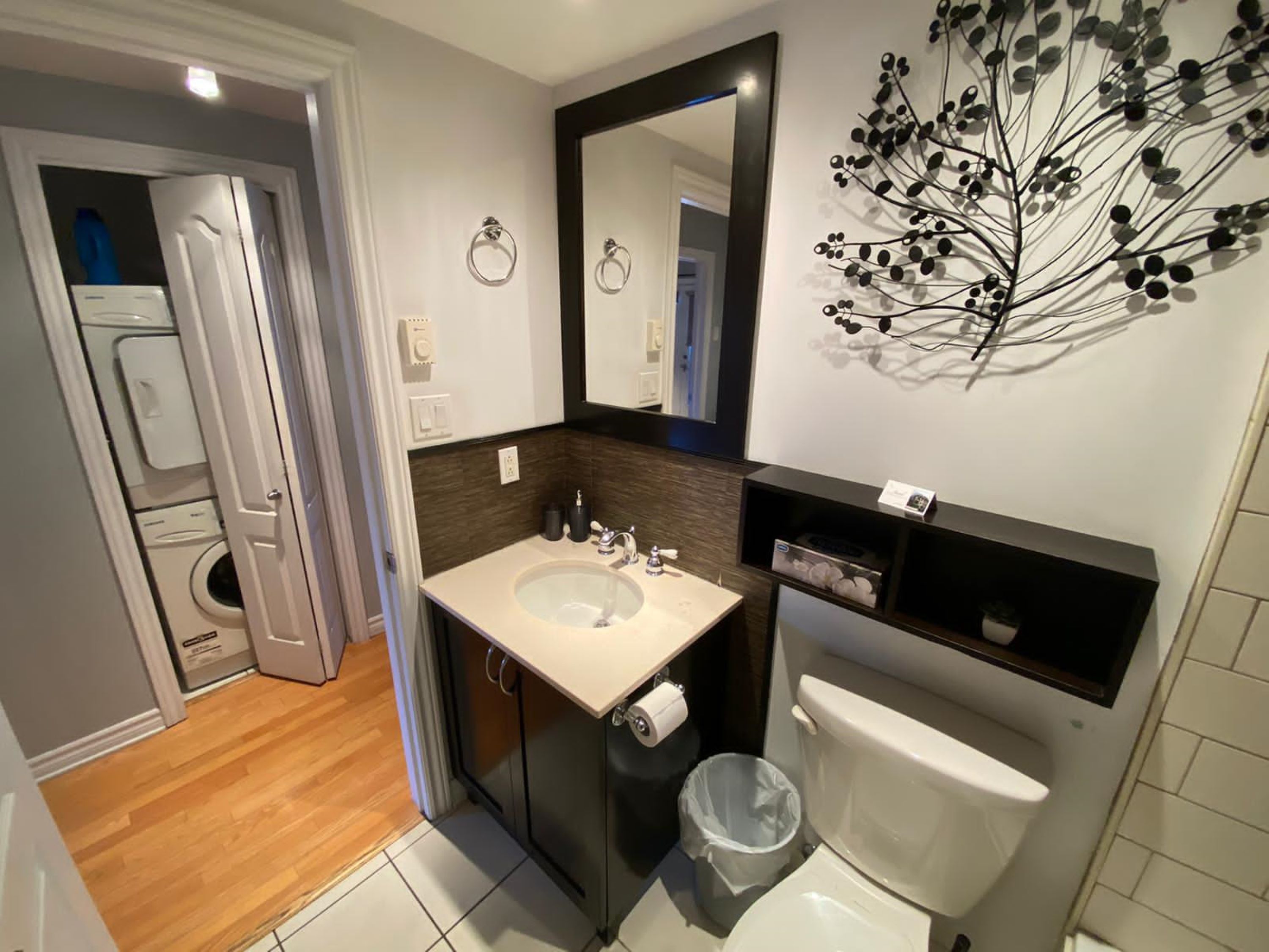 Corporate Suite 301 ApartHotelMontreal AppartHôtelMontréal CITQ 222512 2115 Rue Saint Urbain H2X 2N1 #aparthotelmontreal