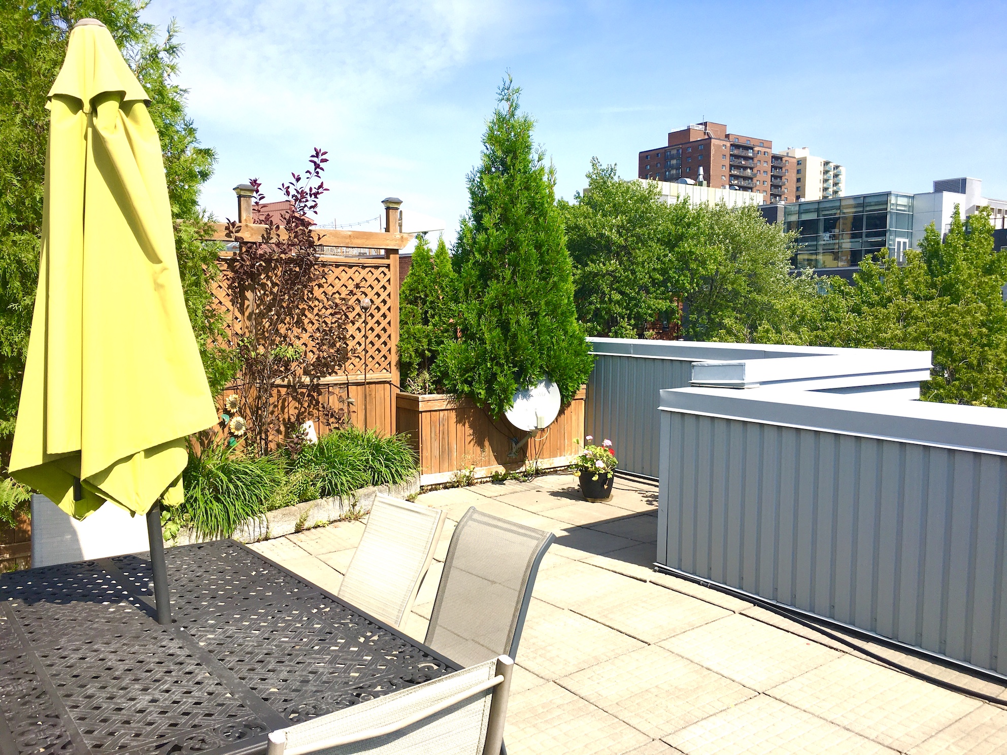 ApartHotelMontreal AppartHôtelMontréal CITQ 222512 2115 Rue Saint Urbain H2X 2N1 #aparthotelmontreal