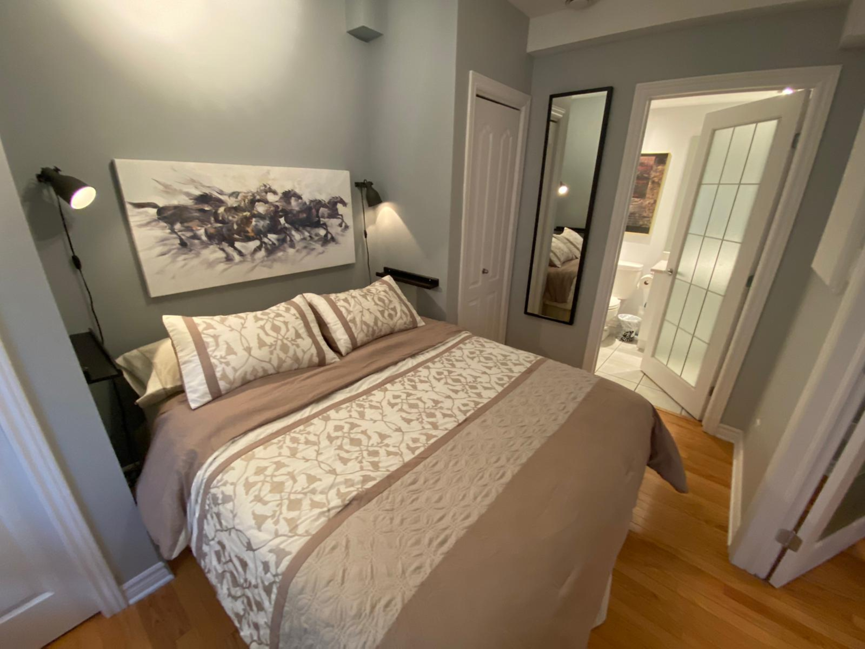 Petit Suite 205 ApartHotelMontreal AppartHôtelMontréal CITQ 222512 2115 Rue Saint Urbain H2X 2N1 #aparthotelmontreal