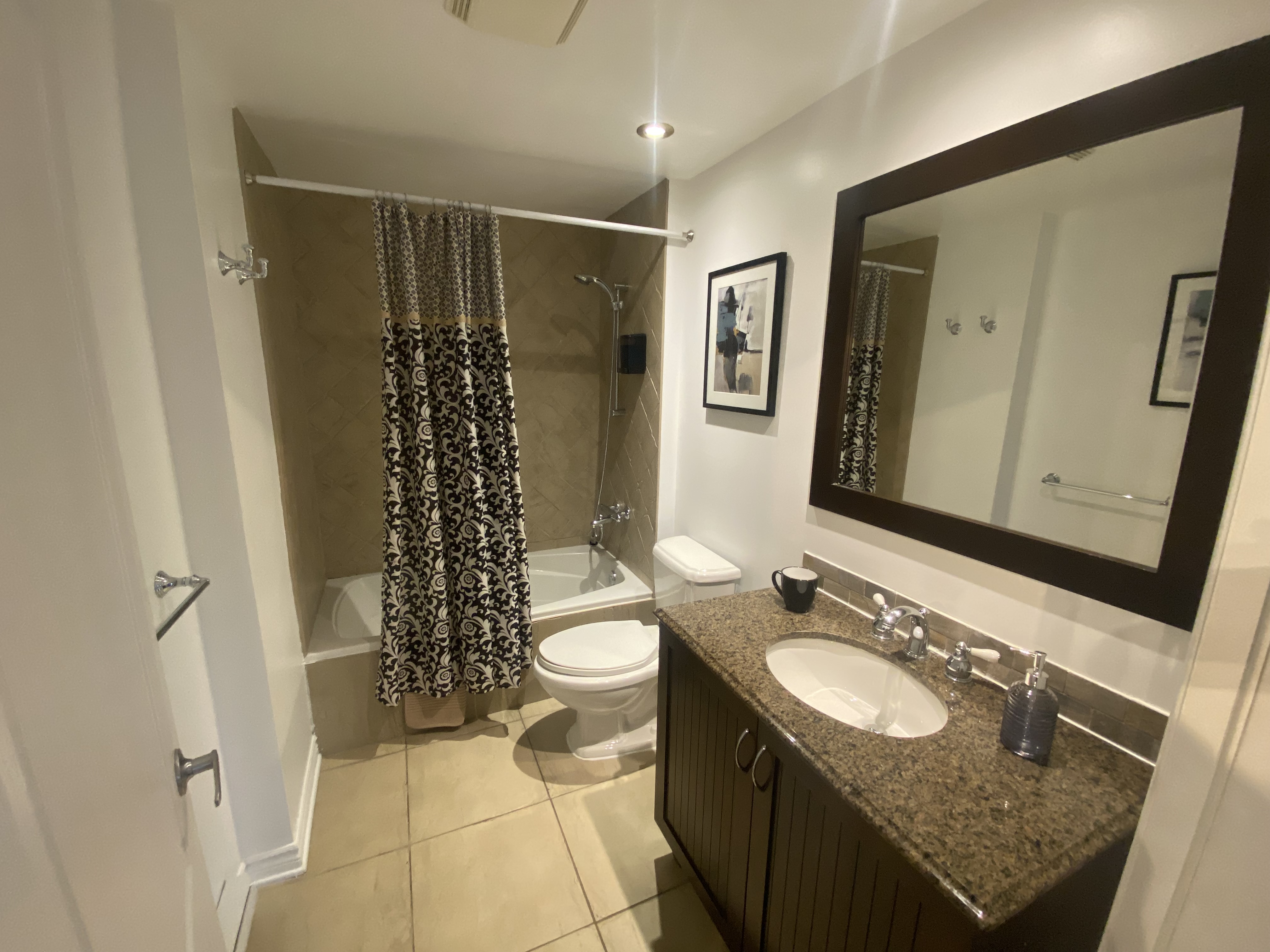 ApartHotelMontreal AppartHôtelMontréal CITQ 222512 2115 Rue Saint Urbain H2X 2N1 @aparthotelmontreal