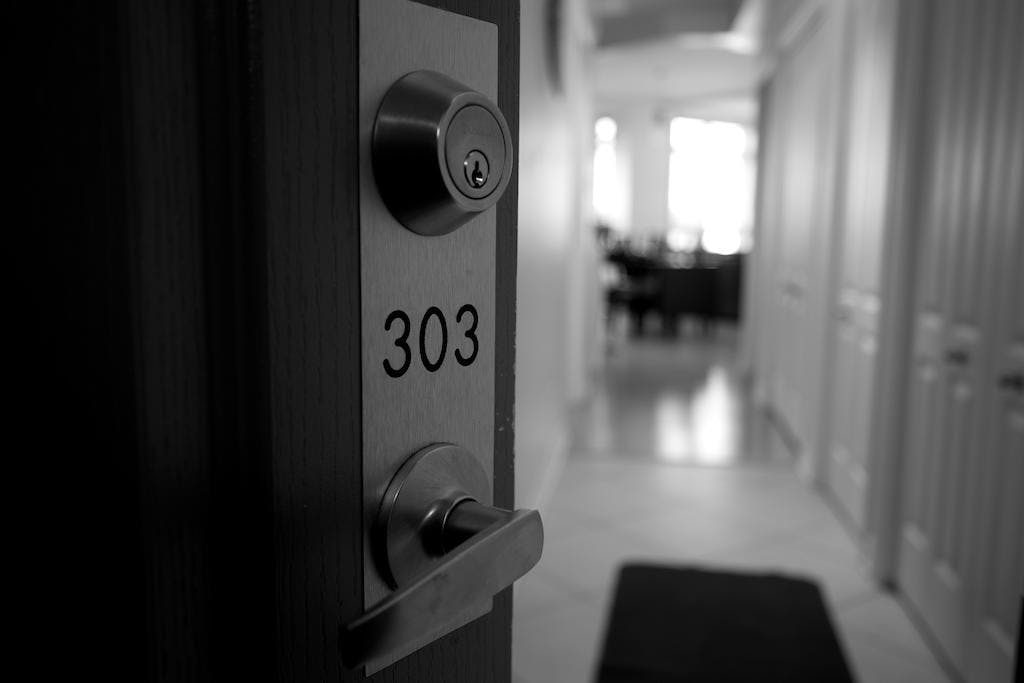 Bright Suite 303 Apart Hotel Montreal Tourist Residence 222512 2115 Rue Saint Urbain H2X 2N1 #aparthotelmontreal