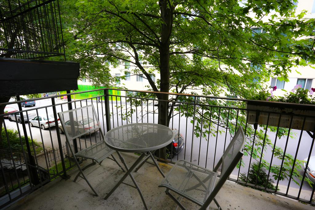 Professional Suite 201 ApartHotelMontreal AppartHôtelMontréal CITQ 222512 2115 Rue Saint Urbain H2X 2N1 #aparthotelmontreal