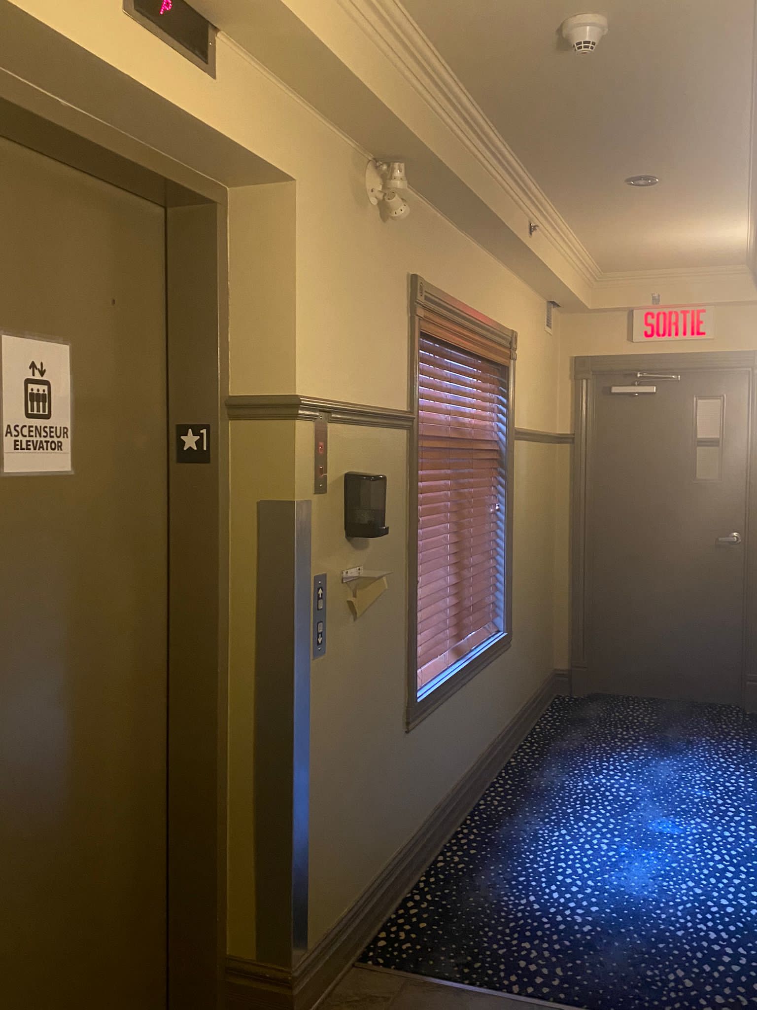 Elevator ApartHotelMontreal AppartHôtelMontréal CITQ 222512 2115 Rue Saint Urbain H2X 2N1 #aparthotelmontreal