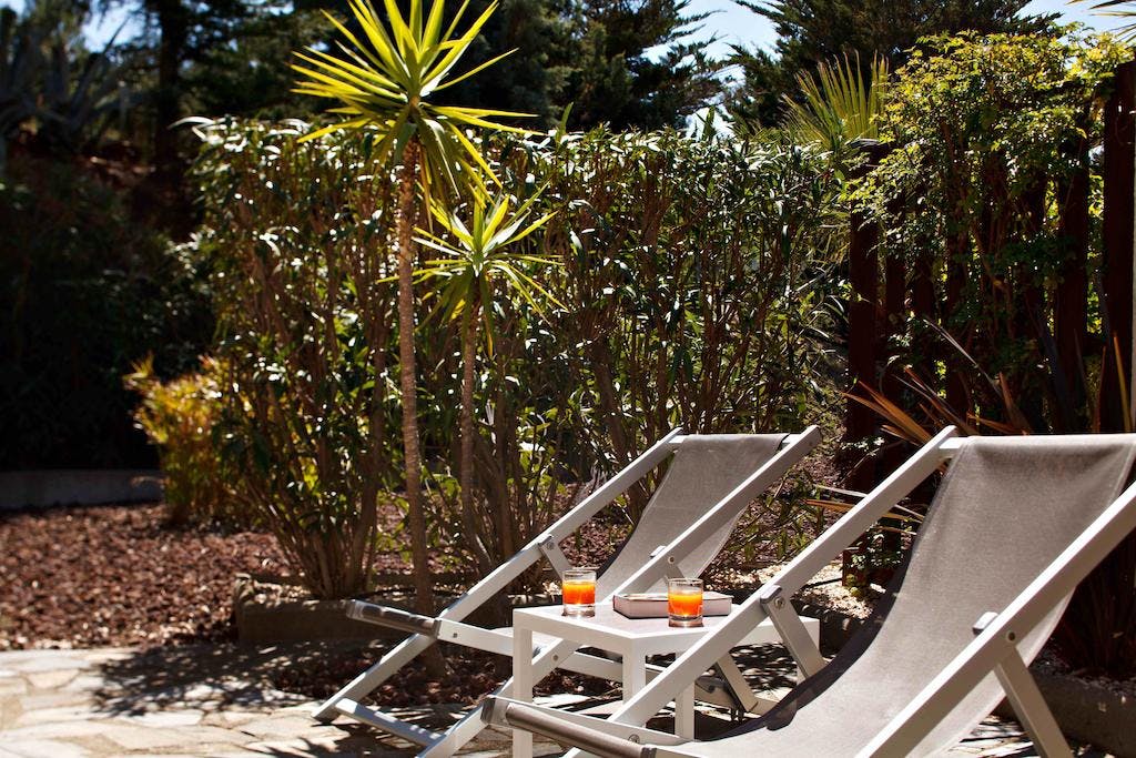 Terrasse de la Triple vue jardin de l'hôtel et Spa Les Mouettes à Argelès-sur-Mer