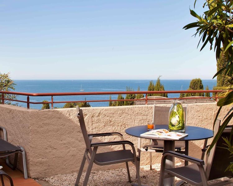 Terrasse du studio vue mer de l'hôtel et Spa Les Mouettes à Argelès-sur-Mer