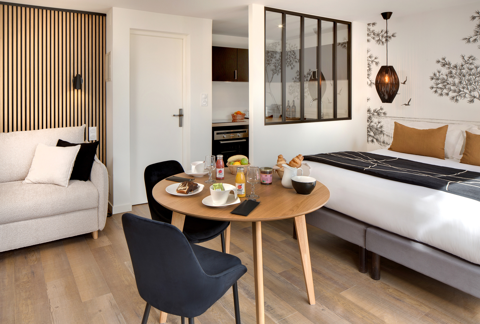 Vue d'ensemble studio côté piscine