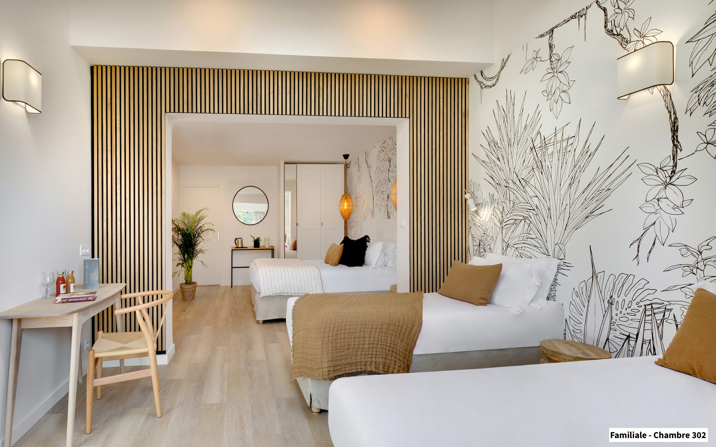 Vue d'ensemble de la Chambre Familiale 302 de l'Hôtel Spa Les Mouettes