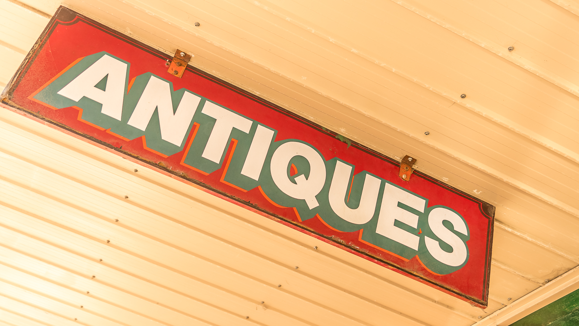 Antique and retro shops in Yarragon Village