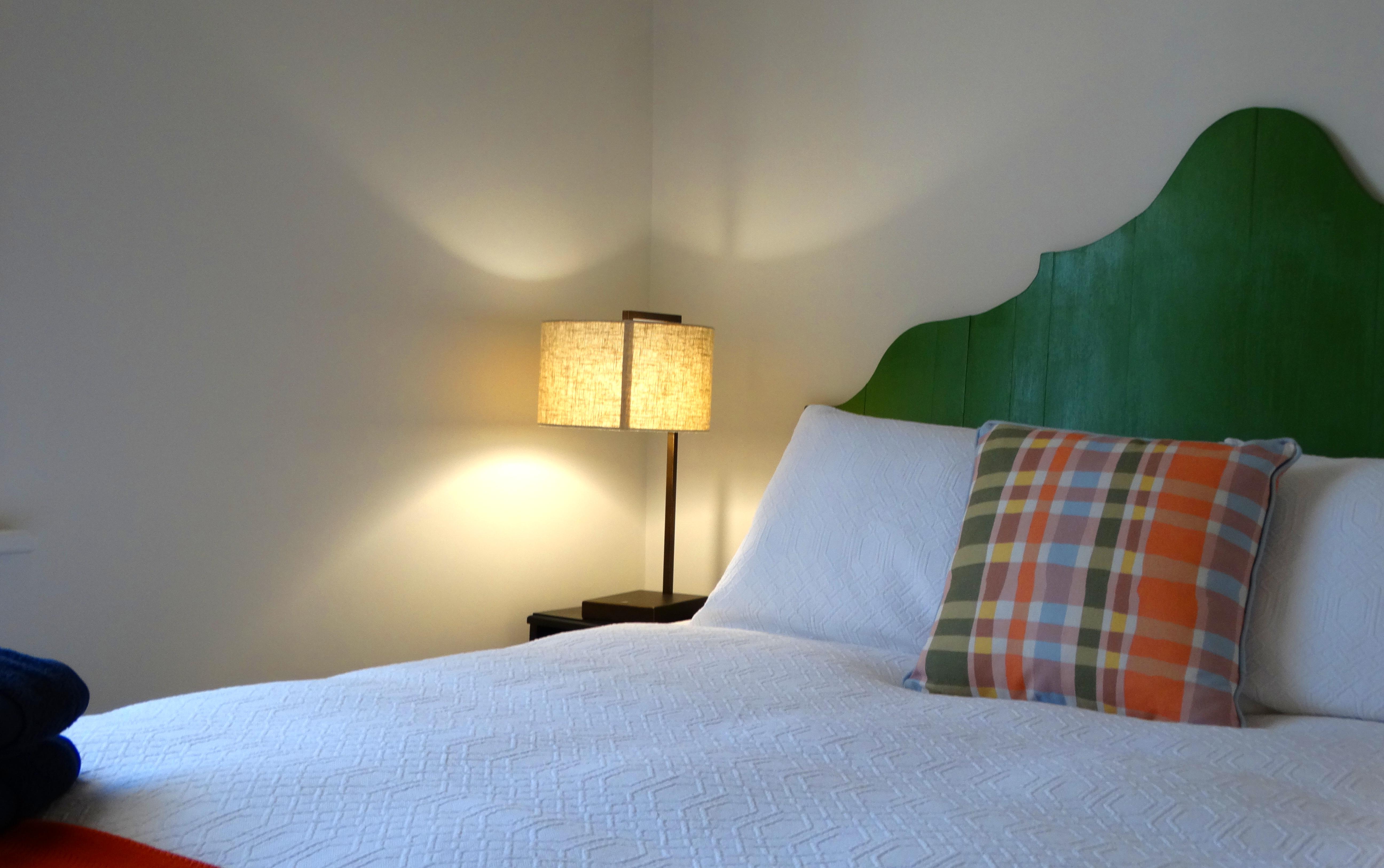 Fitzroy Lodge Green room Queen bed