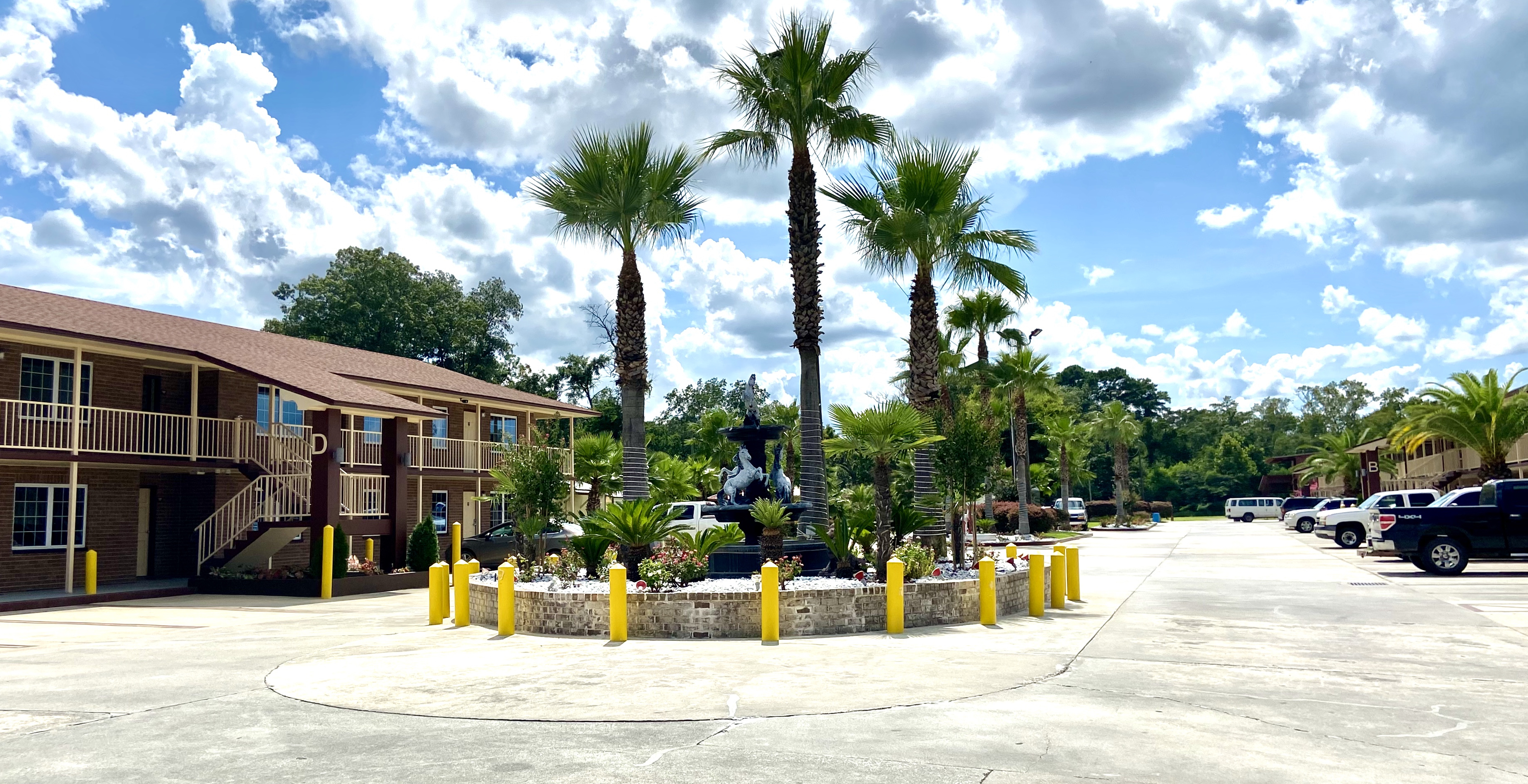 Savannah, Inn, Suites, front of property, rooms, king room, queen room, kitchenette, extended stay