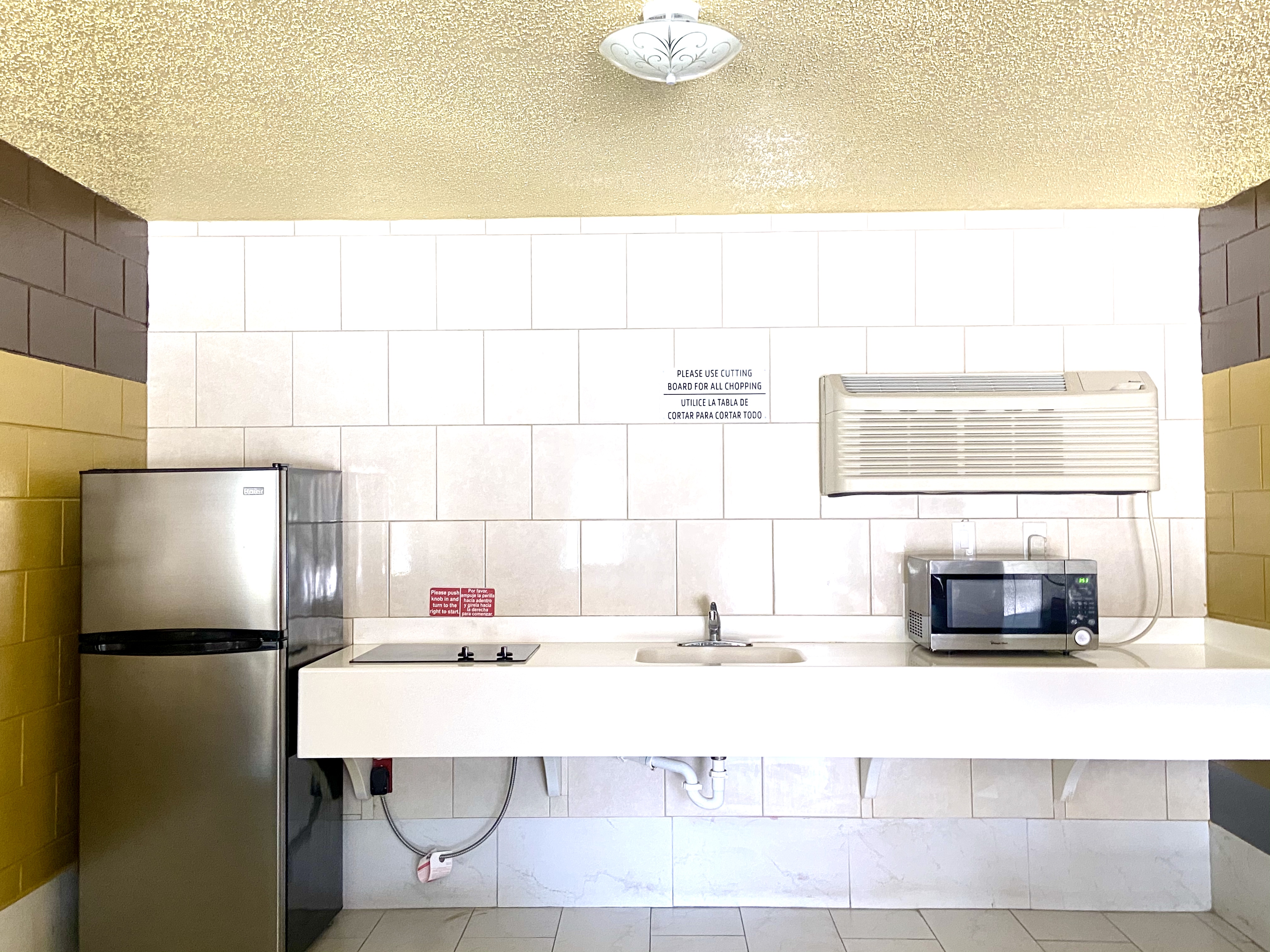 Kitchenette, Savannah Inn & Suites, Savannah, Inn, Suites, refrigerator, stove top, cook,