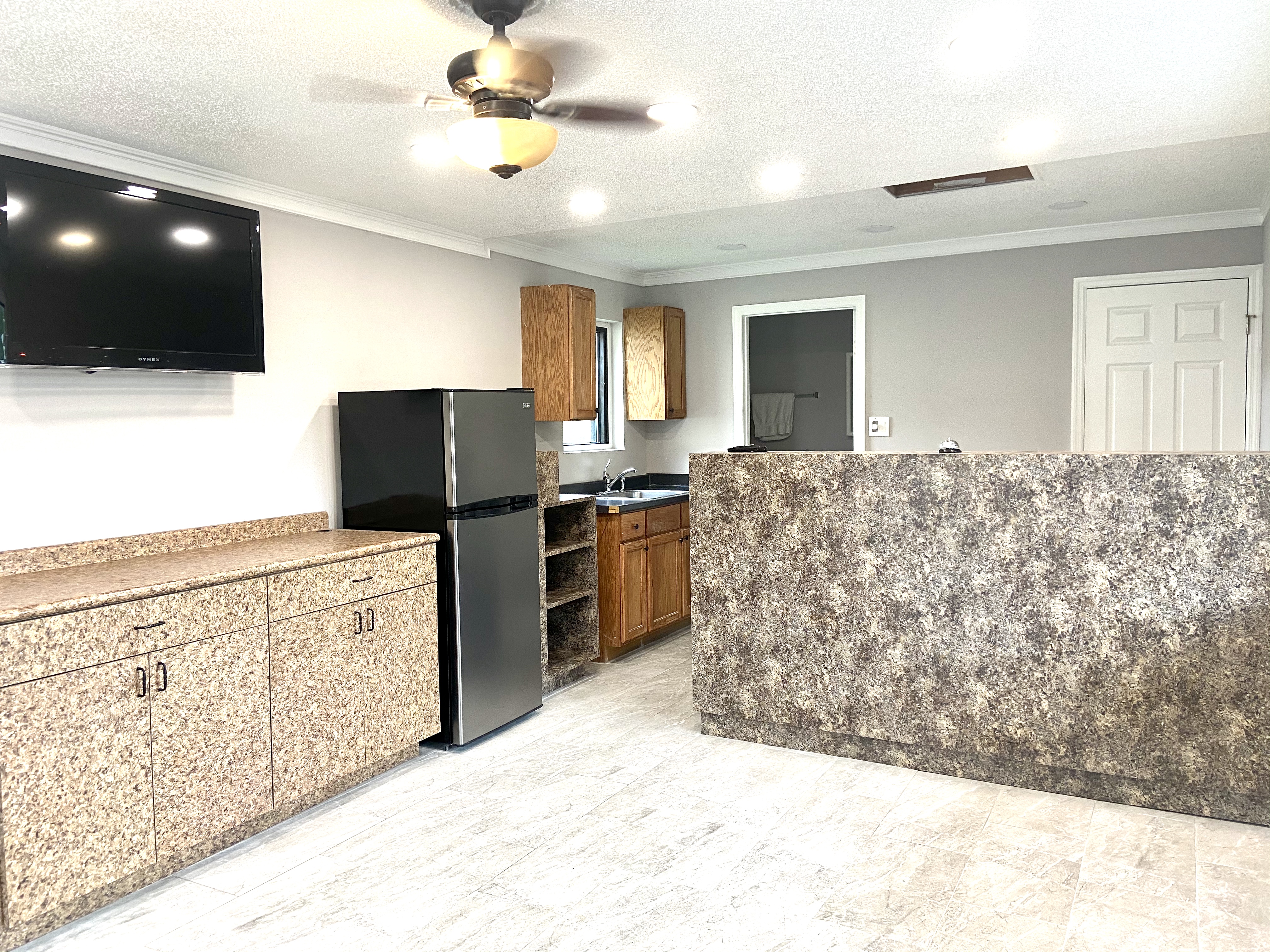 Lobby, Entrance, friendly, bridge, savannah, inn, suites