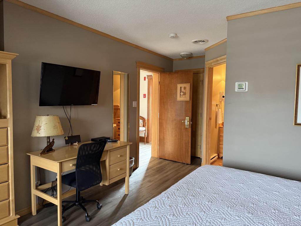 Room Deluxe Maple King