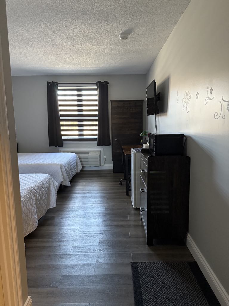 Room #9 with 2 double beds