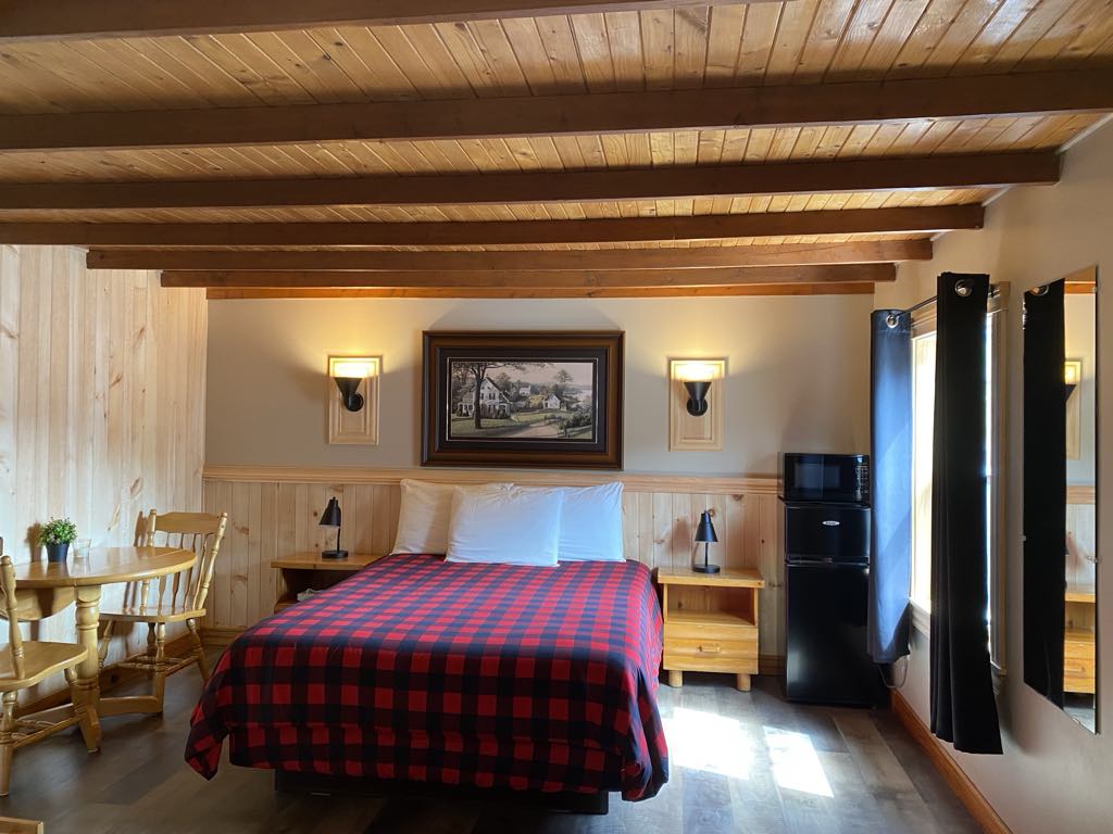 Chalet T Table Mini réfrigérateur Micro Onde