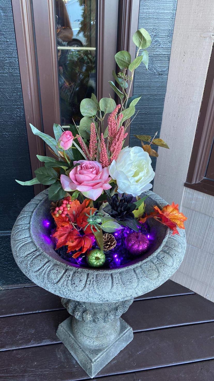 Auberge outside flowers