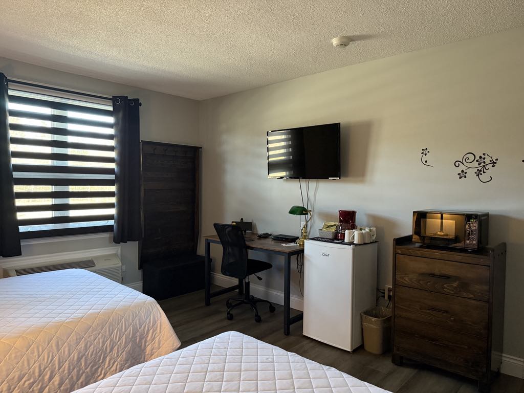 Room #9 with 2 double beds