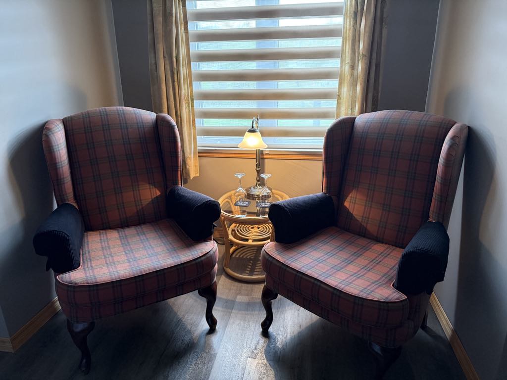 Room Deluxe Maple Sitting area