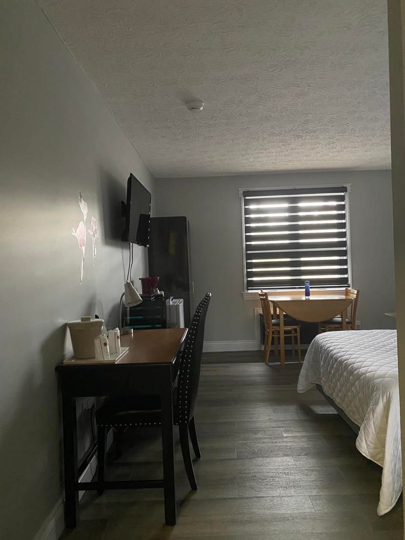 Room #7 Regular Queen