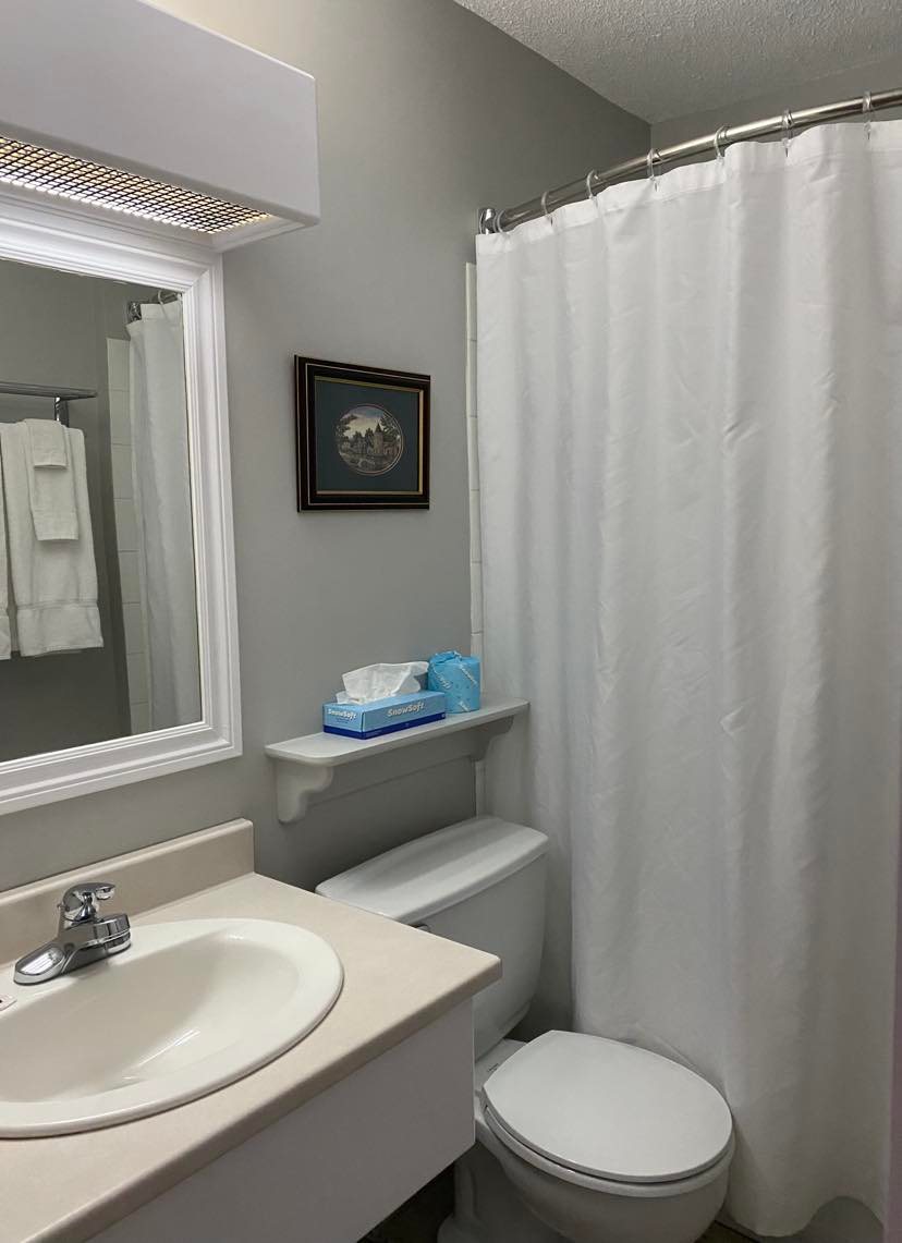 Salle de bain complète de la chambre #1