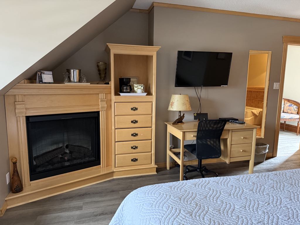 Room Deluxe Maple King