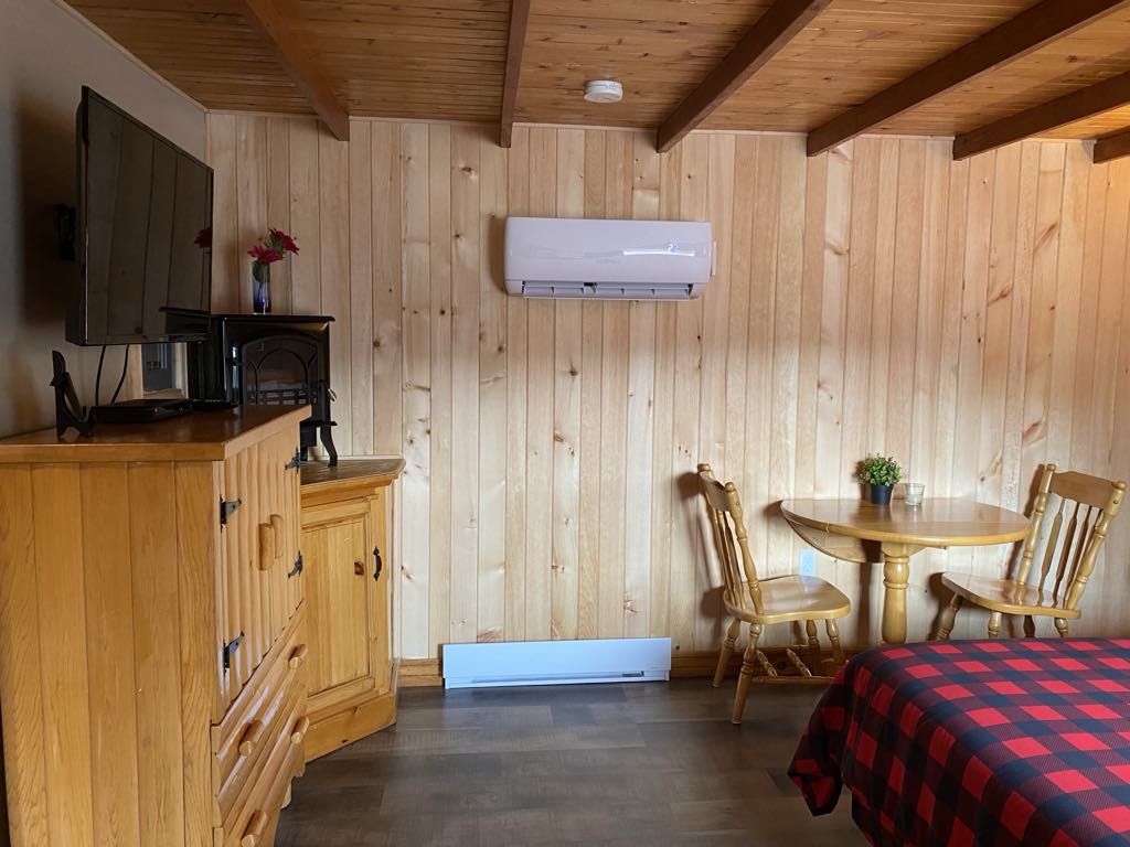 Chalet T Thermopompe Foyer Électrique Télé