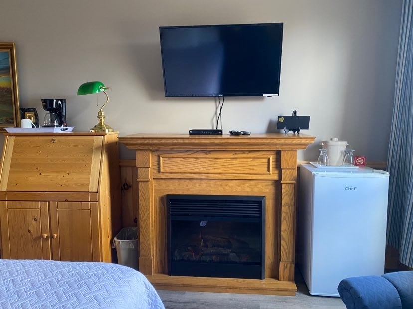 Chambre Pin Foyer Télé Bureau Réfrigérateur