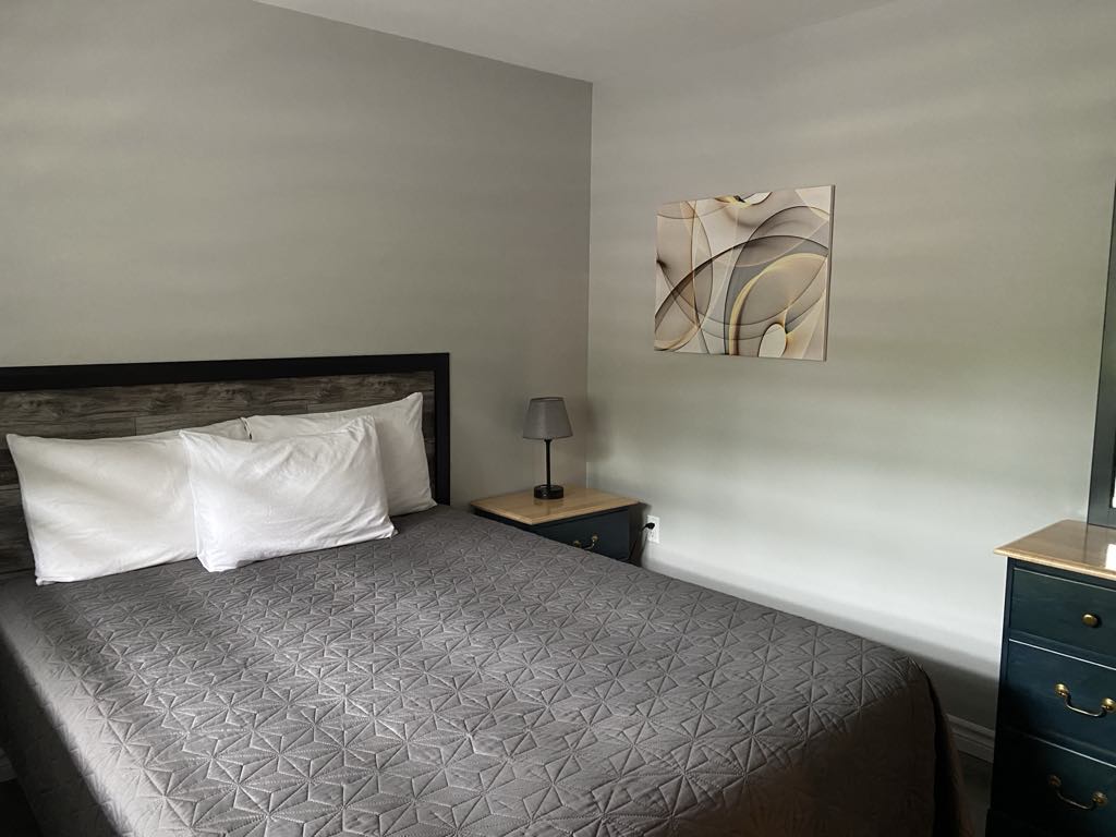 Suite #28 Chambre #2 Lit Queen