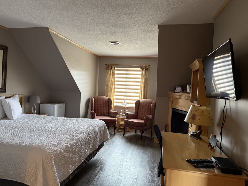 Room Deluxe Maple King