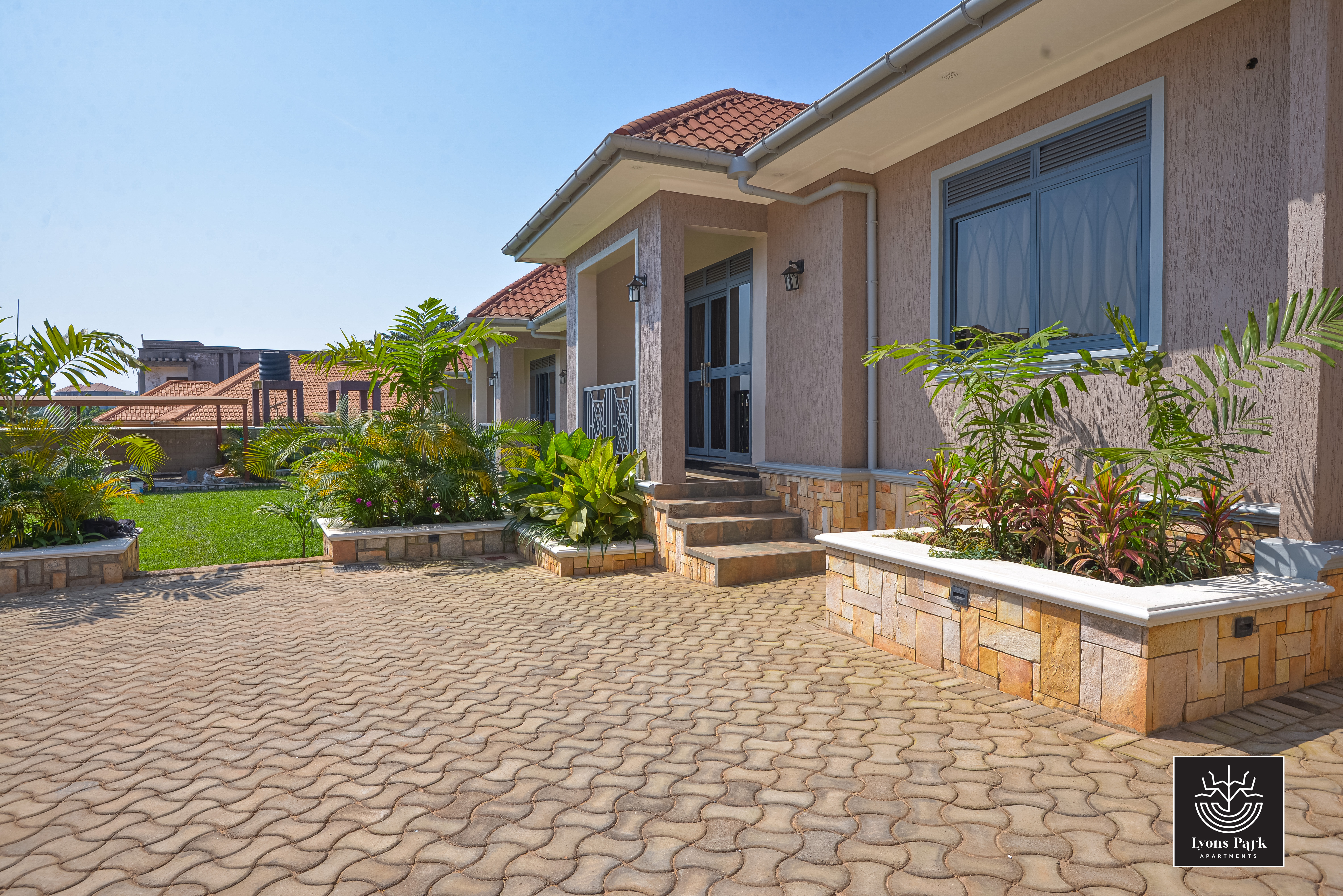 Home LYONS PARK APARTMENTS