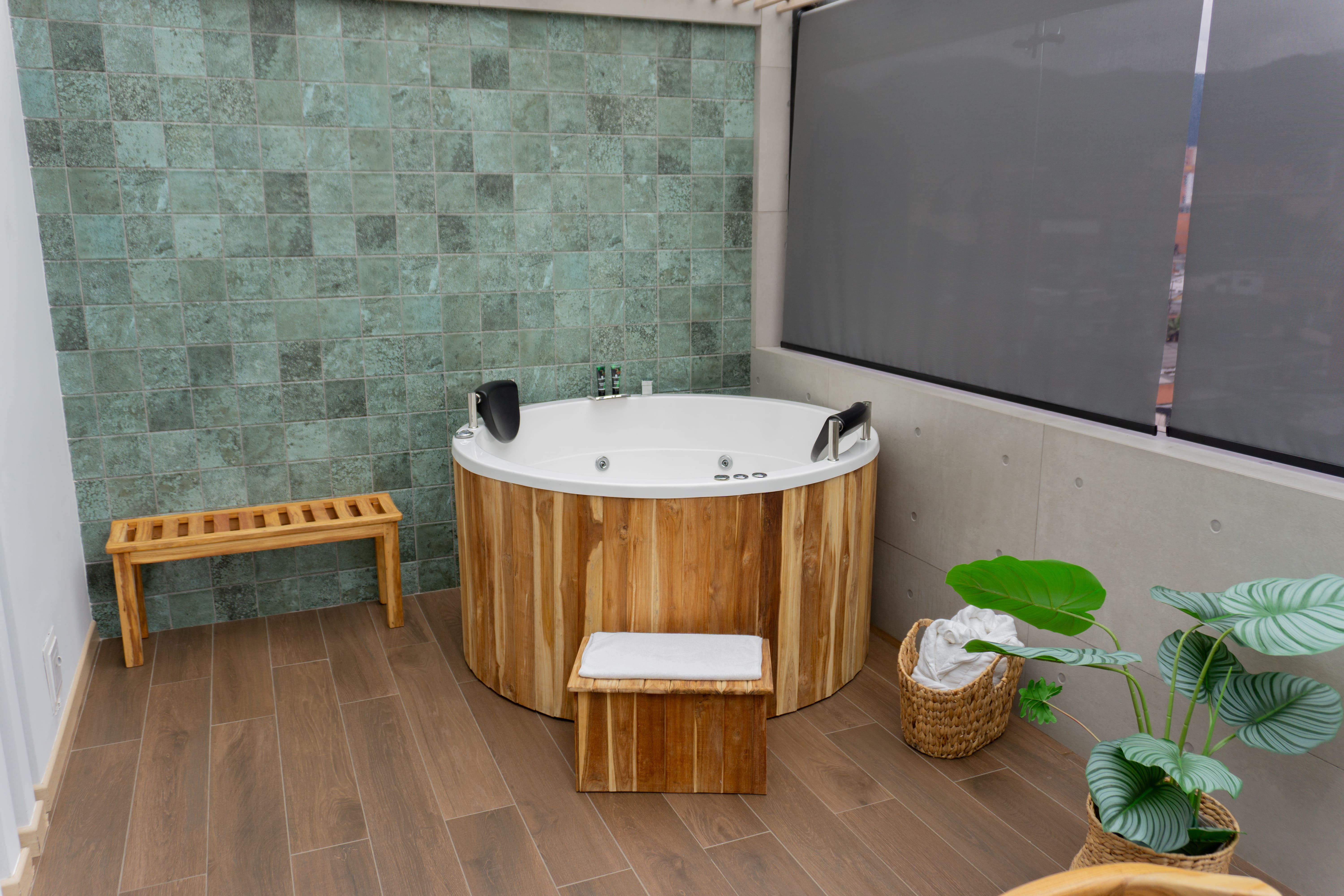 Jacuzzi master suite