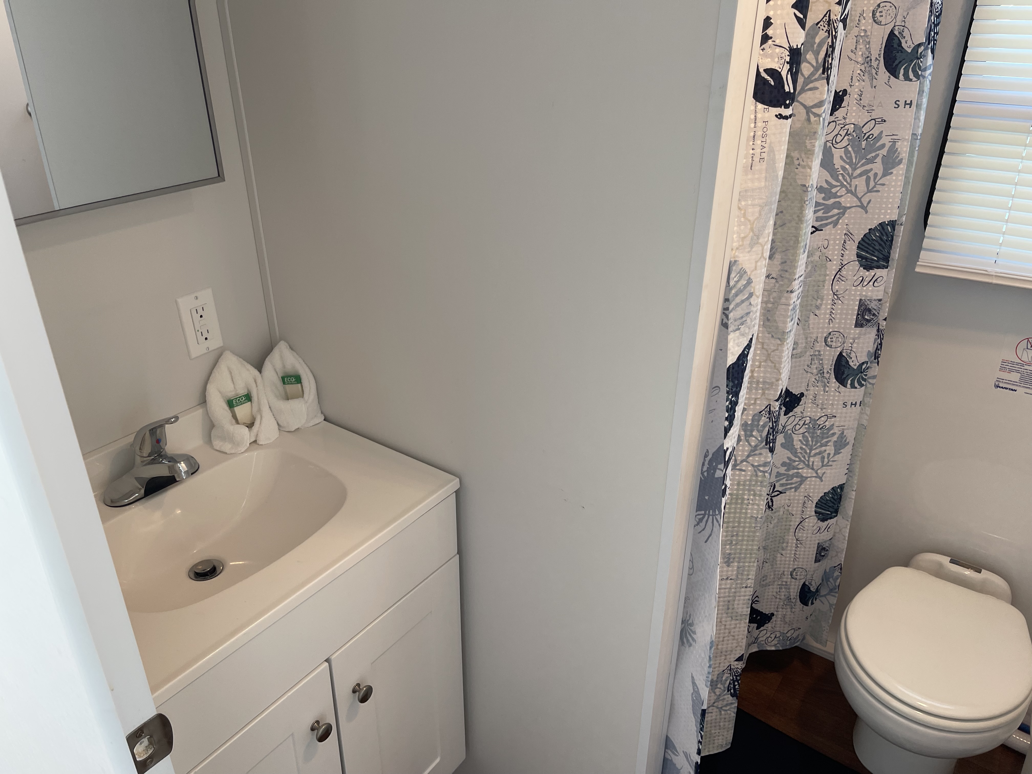 private bathroom in our houseboat