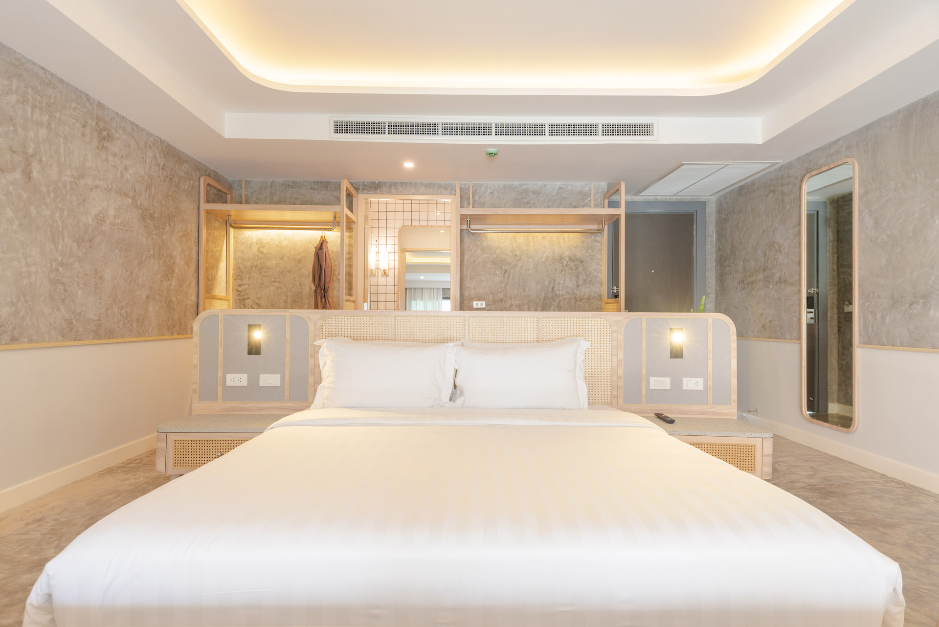 Upper Pool Access Suite