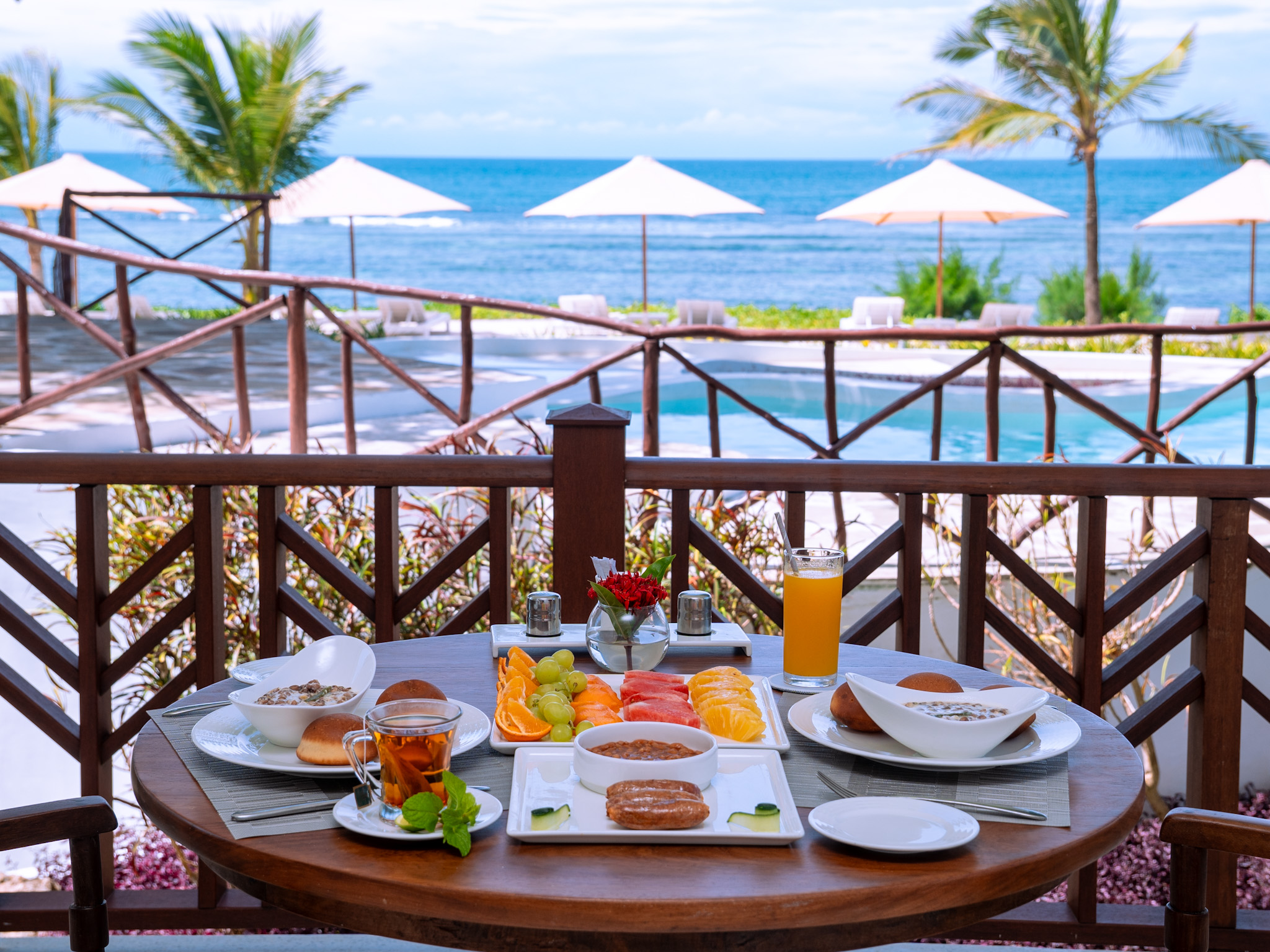 Breakfast table overlooking the Indian Ocean at Zahari Oceanfront