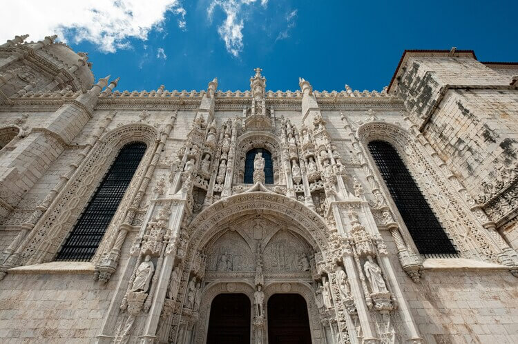 imagem da entrada do Mosteiro dos Jerónimos em lisboa