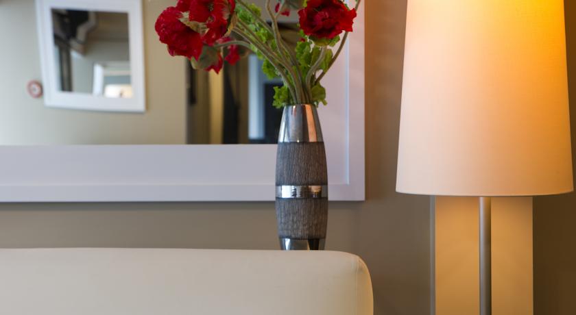 Ashley Hotel Greymouth has Studios and apartments with a kitchenette or full kitchen are also available.