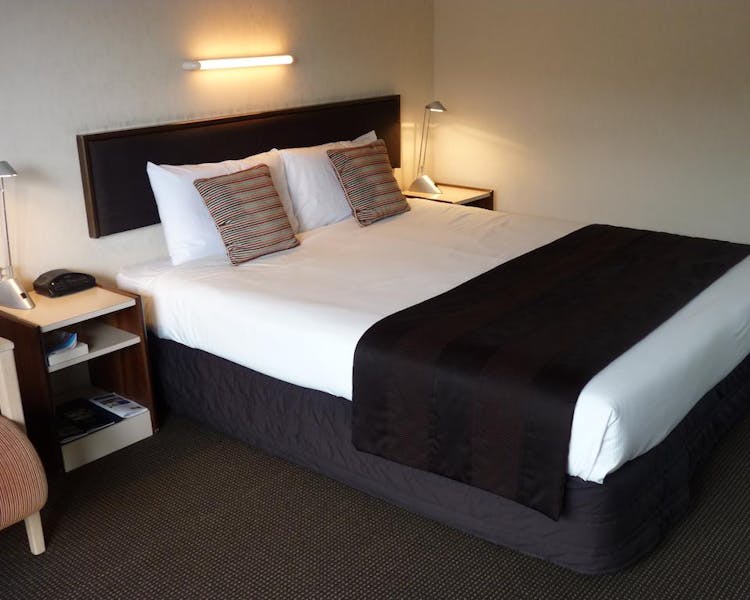Greymouth Hotel rooms, studios, and apartments include a flat-screen TV and a private bathroom with free toiletries.