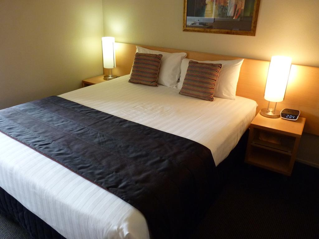 Greymouth Hotel rooms, studios, and apartments include a flat-screen TV and a private bathroom with free toiletries.