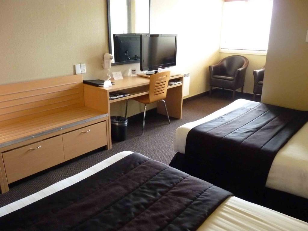 Greymouth Hotel rooms, studios, and apartments include a flat-screen TV and a private bathroom with free toiletries.