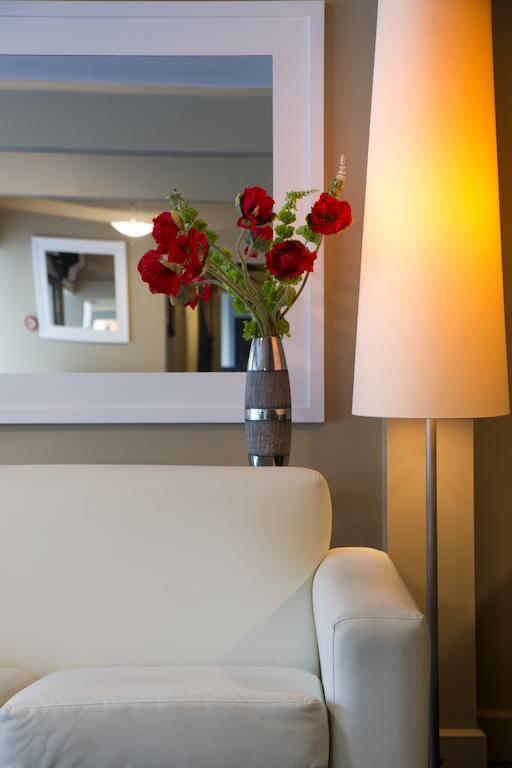 Ashley Hotel Greymouth has Studios and apartments with a kitchenette or full kitchen are also available.