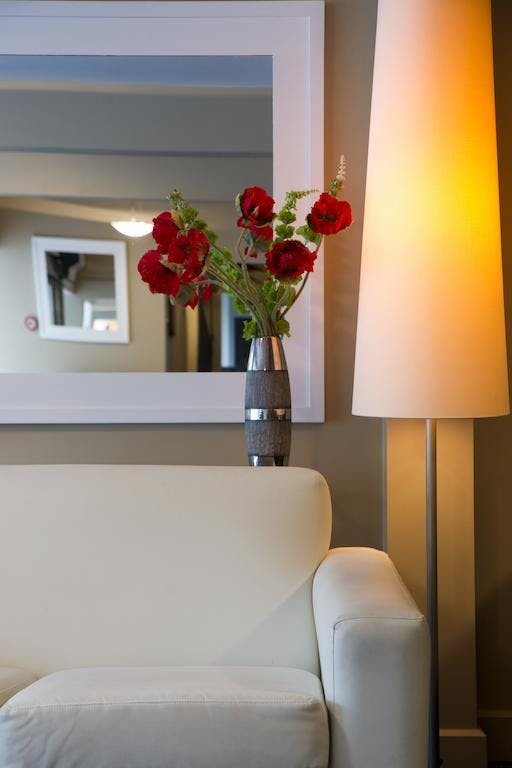 Ashley Hotel Greymouth has Studios and apartments with a kitchenette or full kitchen are also available.